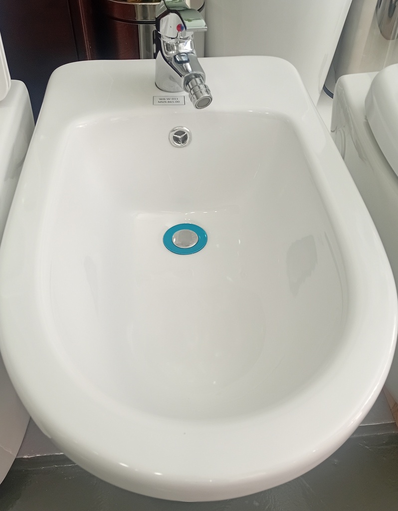 BASIN TOILET SHAPE
Bidet (fixing to wall with back)
545*360*400  white
Box Code: BB 0017
