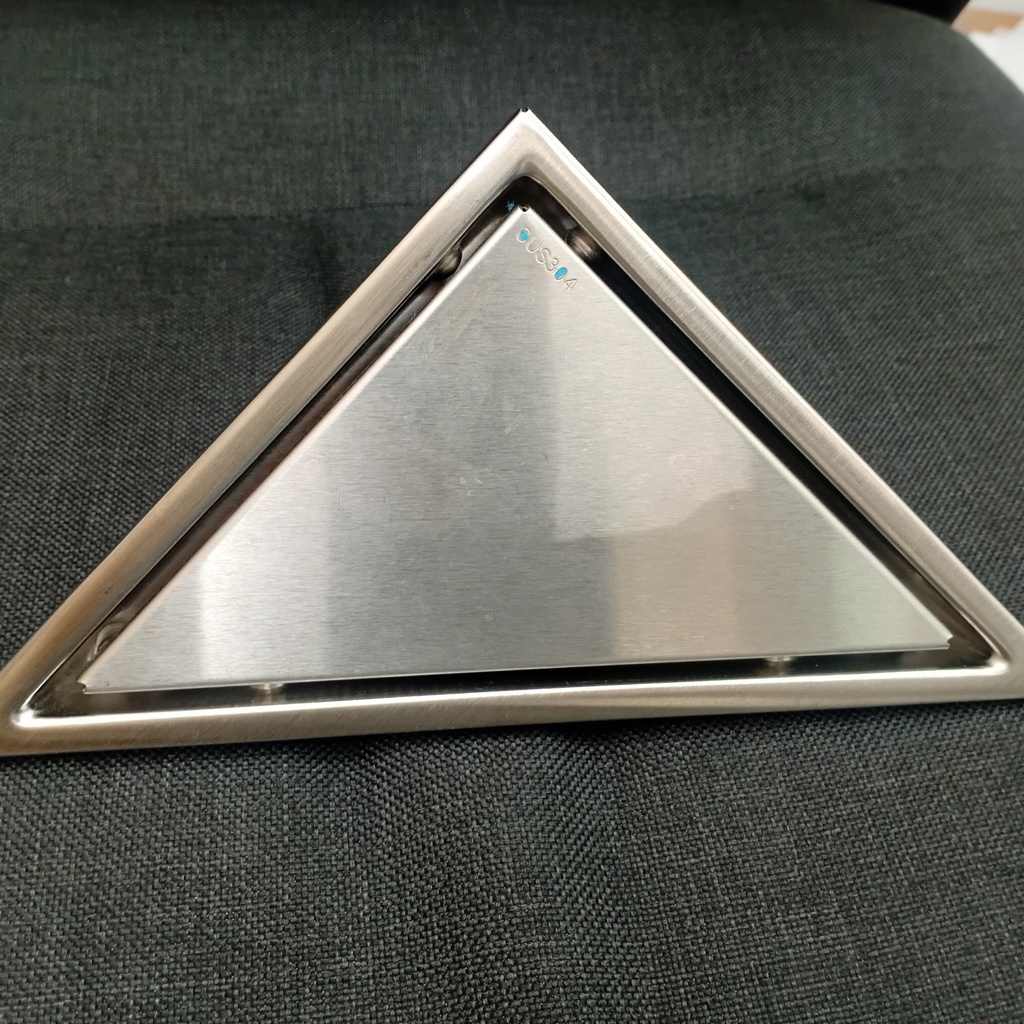 Floor Drain  - VIGA 47031001BN
Size: 233X177X104X1mm
Outlet size:Ø44mm