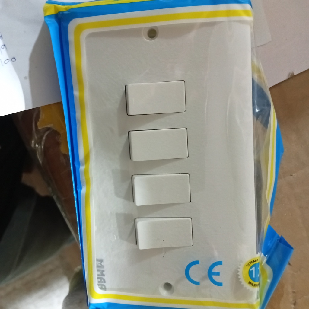 4 GANG 1 WAY SWITCH  WHITE
Box Code: Z307