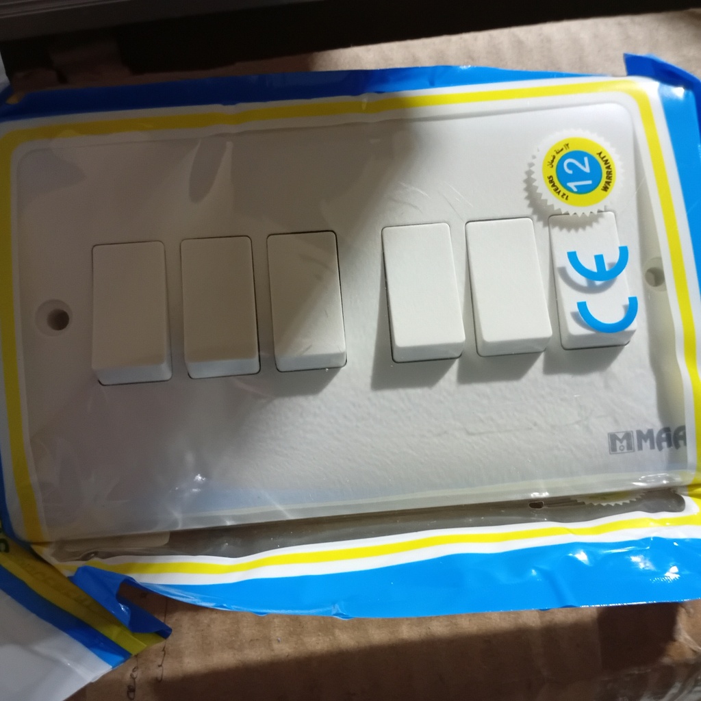 6 GANG 1 WAY SWITCH   WHITE   SW6-ZW-001
Box Code: Z309