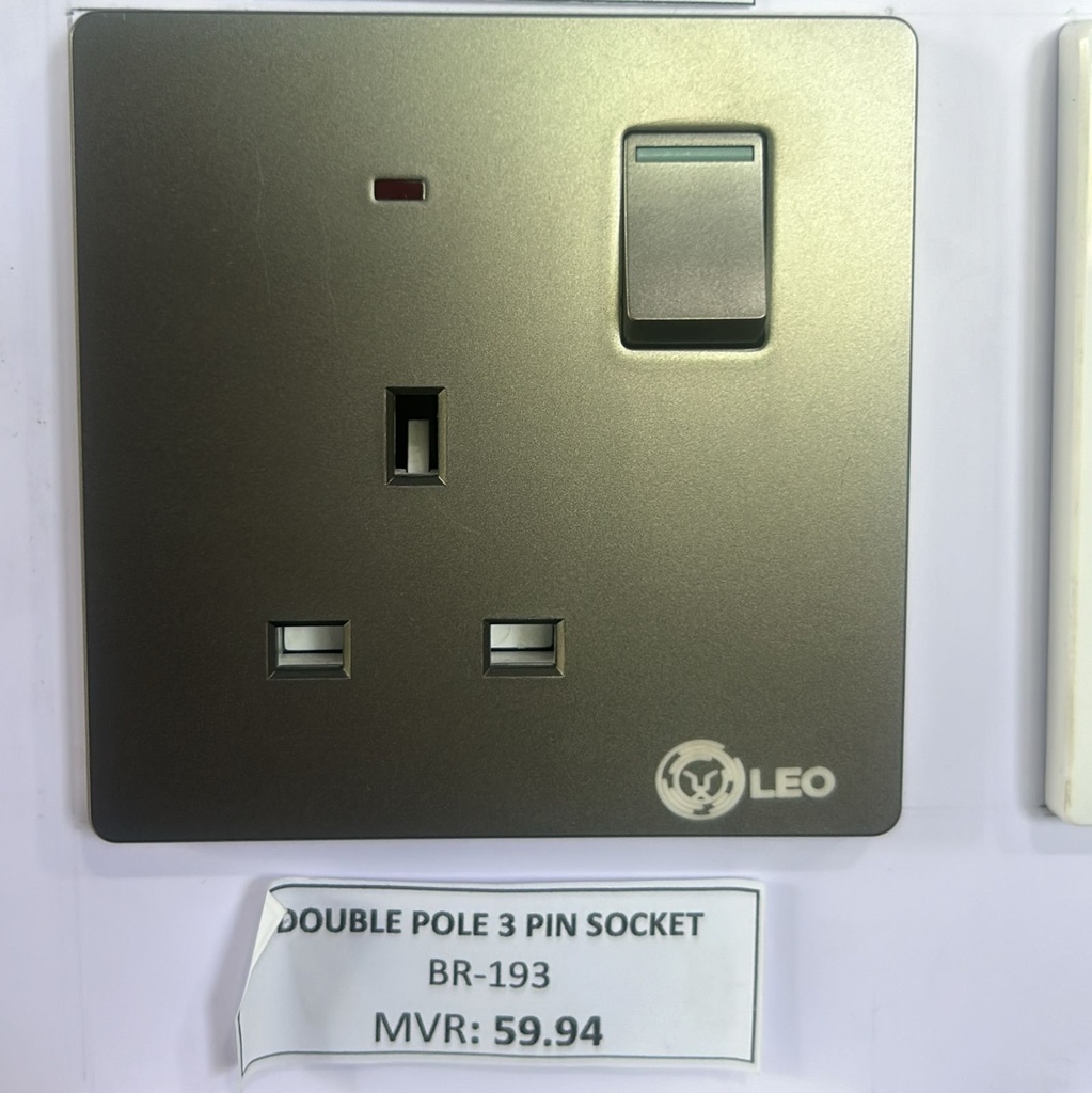 Three Pin - Doubel pole 13A socket with switch D2055, 86x86mm 13A250V
