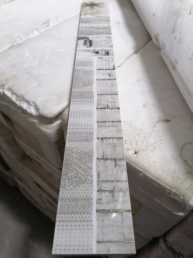 M6J815A-Y1 , 70x600mm,
border