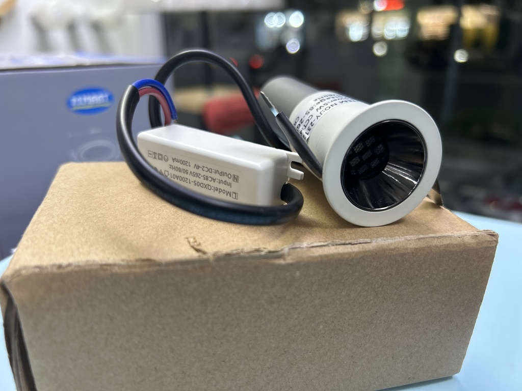 "LED：CREEPower:5W CCT: 2000K C.R.I:  90RaSize：Ф34*H80mm Cutting：Ф30mm JY-2312 CCT4000K" - White