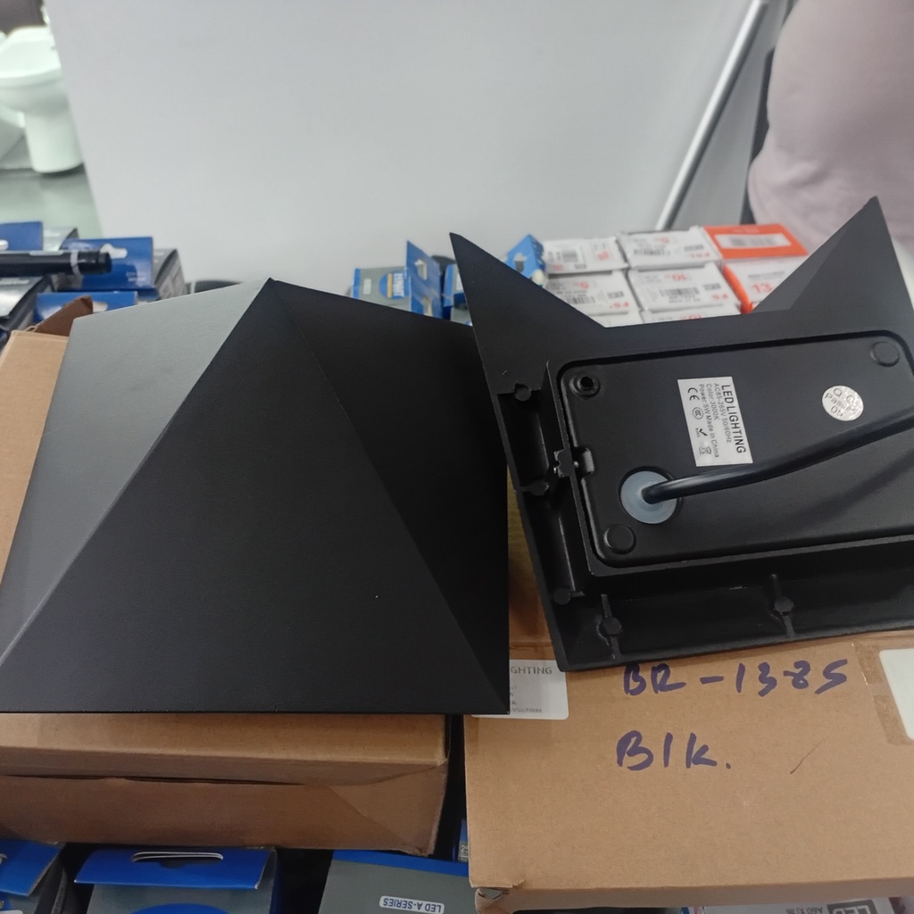 Outdoor light 1030#, 5W, 3000K, AC85-265V, Aluminium+Glass, 170*170*80mm, Black