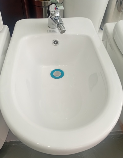 [WB-W-011] BASIN TOILET SHAPE
Bidet (fixing to wall with back)
545*360*400  white
Box Code: BB 0017